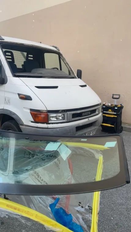 Réparation sur véhicule professionnel à Fréjus., Fréjus, Repare Glass
